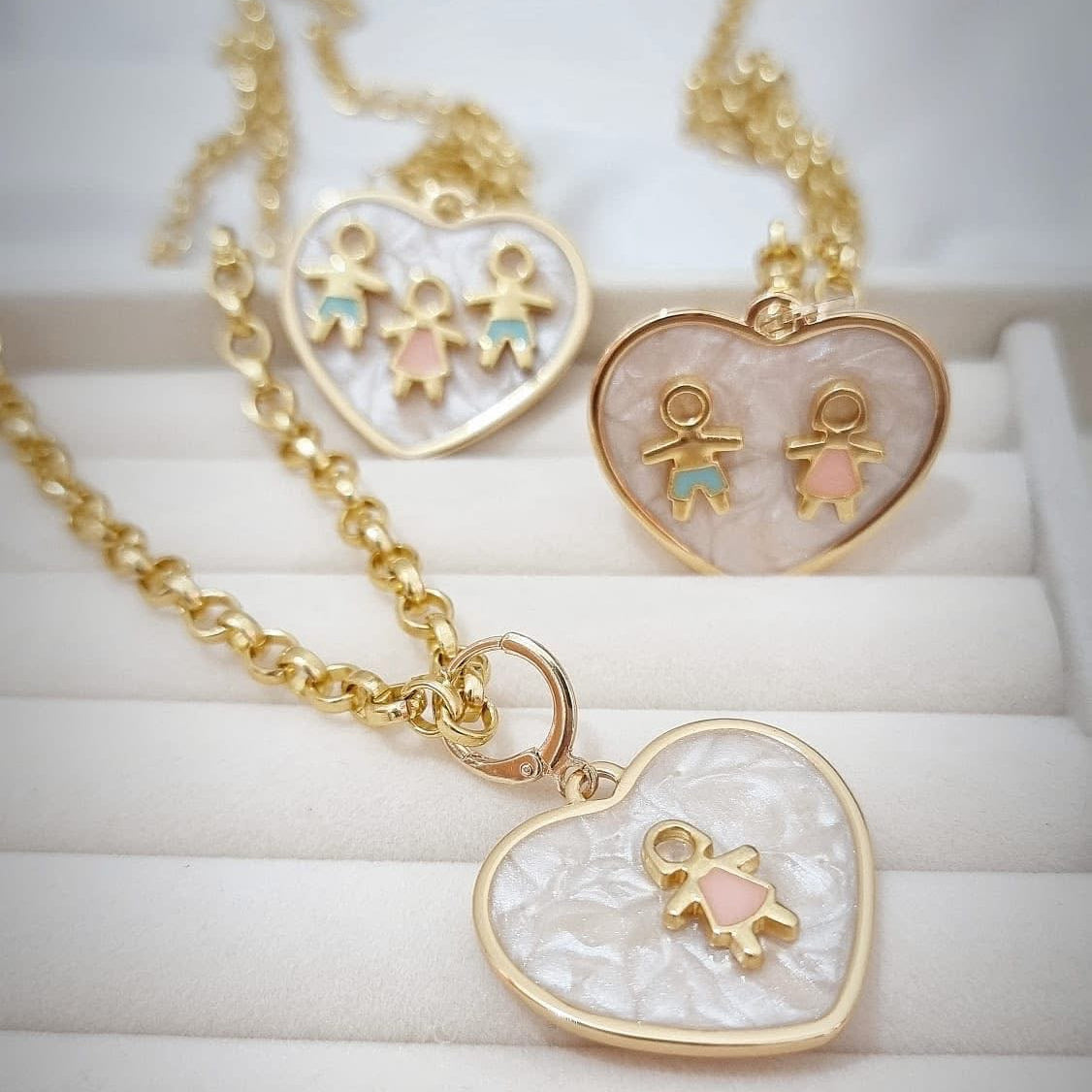 Colar Pingente Coração Resinado com 1 a 3 Filho(s) personalizado