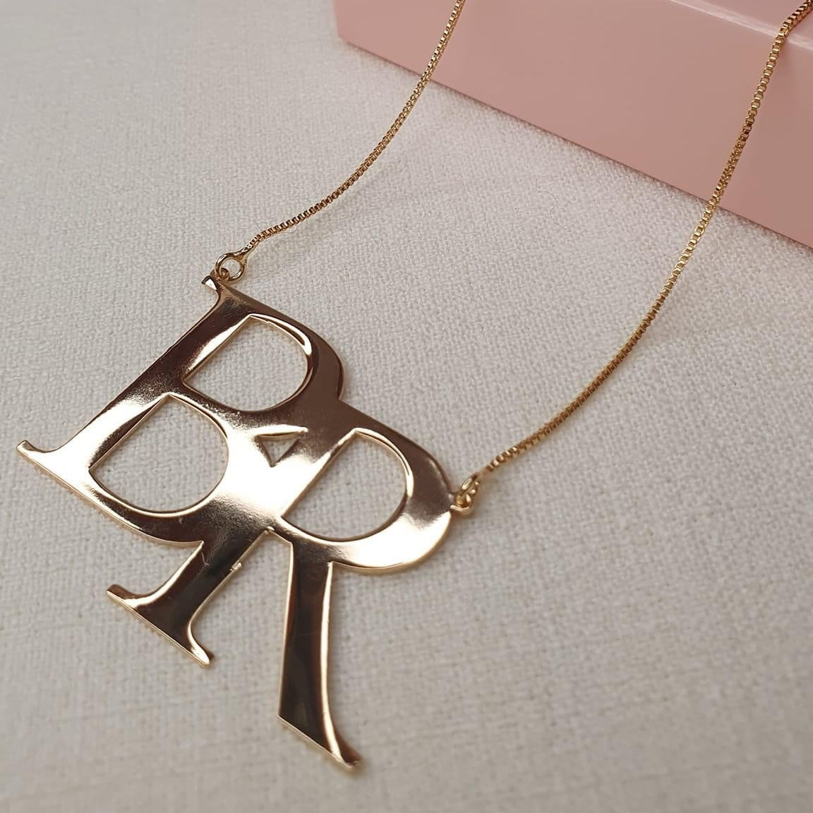 Colar Monograma com duas letras personalizado .