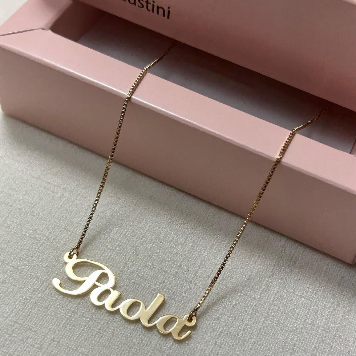 Colar Nome personalizado .