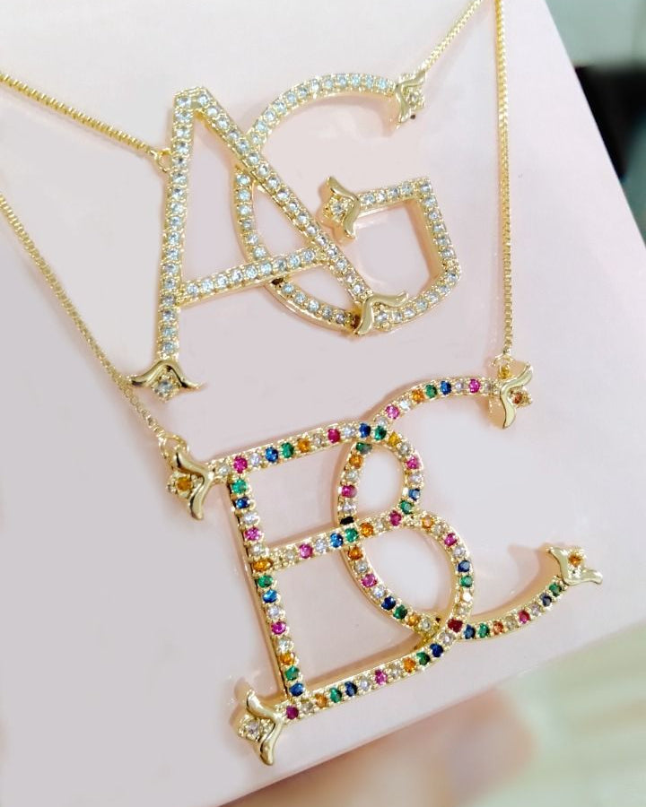 Colar Monograma com duas letras em zircônias personalizado.
