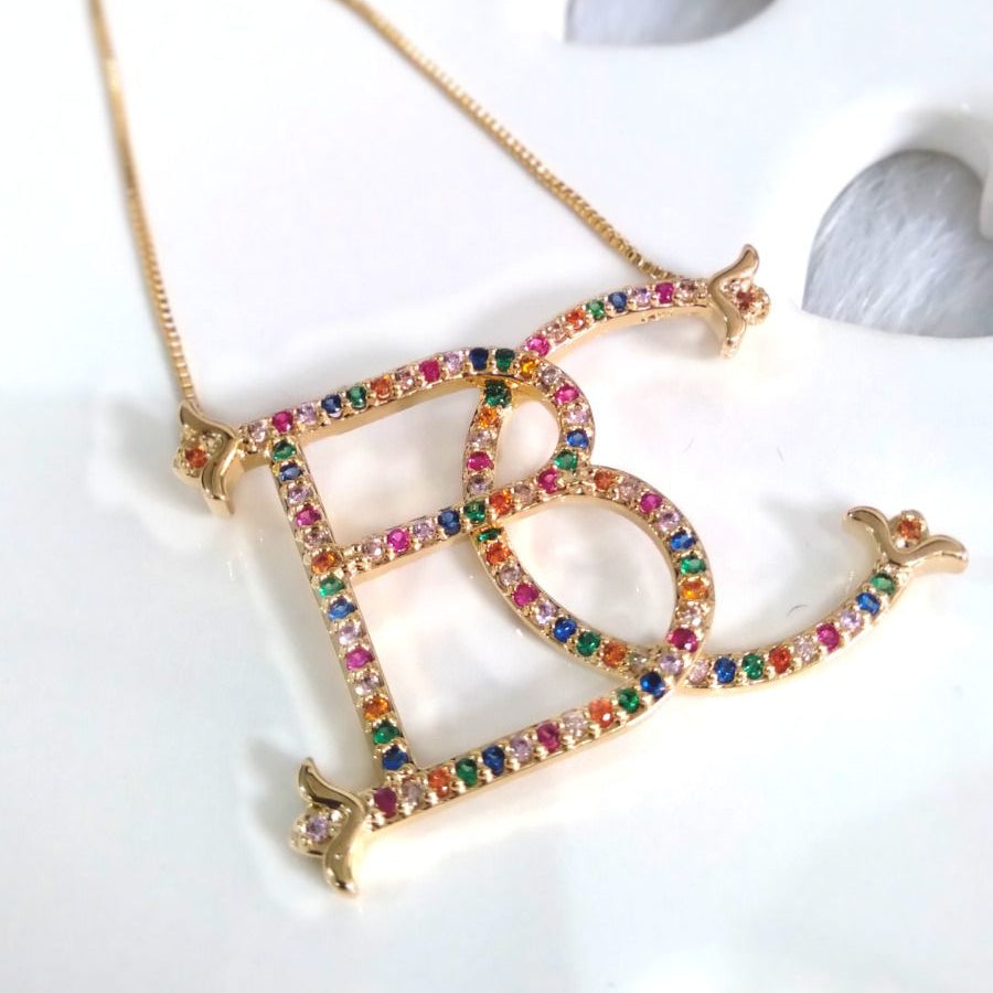 Colar Monograma com duas letras em zircônias personalizado.