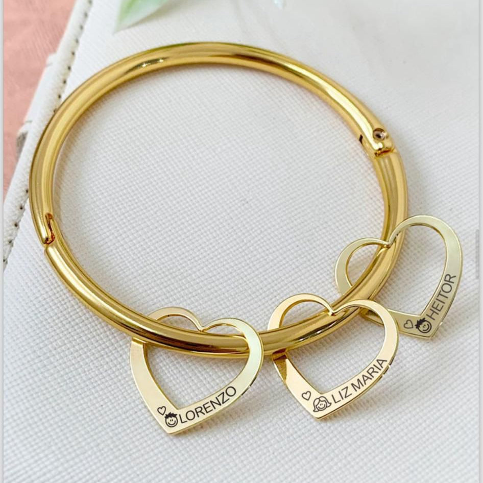 Bracelete Pingentes Corações  personalizado