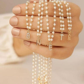 Colar Pérolas com pingente letra em zircônias personalizado