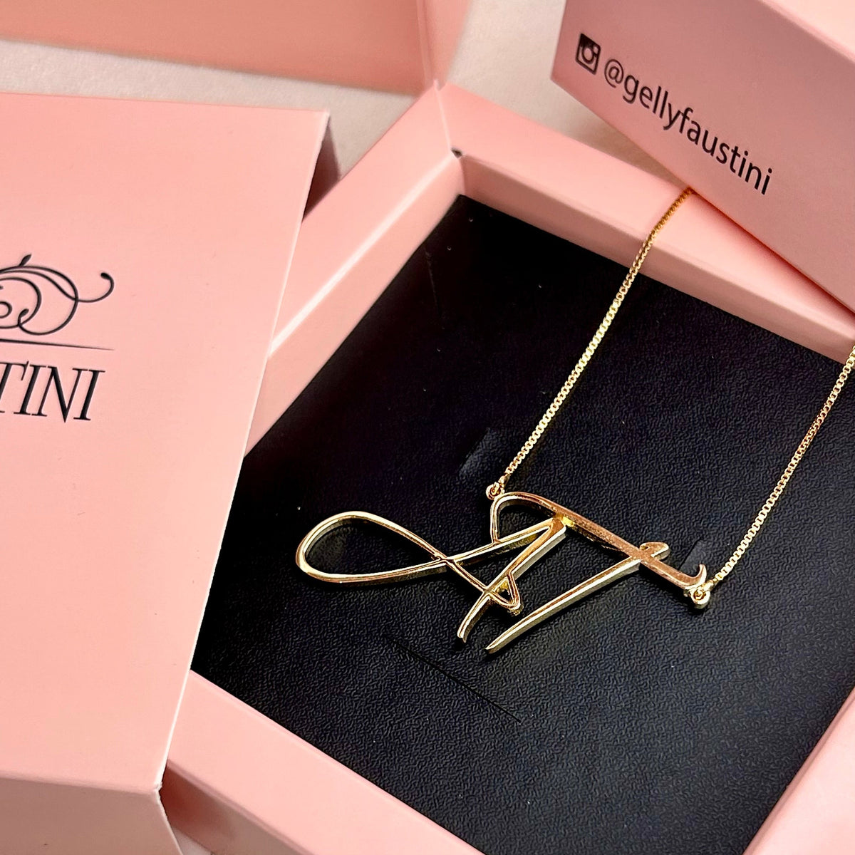 Colar Monograma Empresarial com duas letras personalizado.