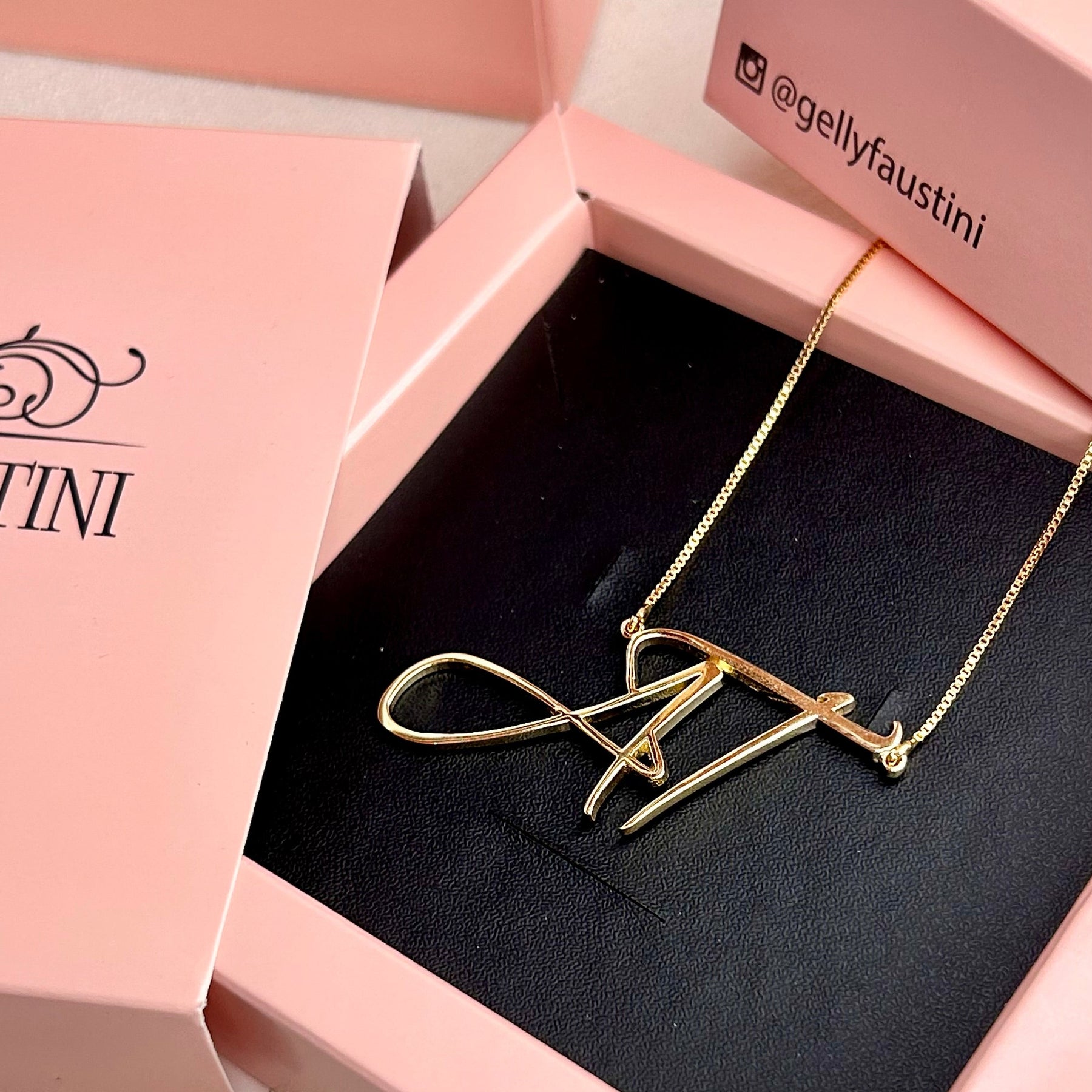 Colar Monograma Empresarial com duas letras personalizado.