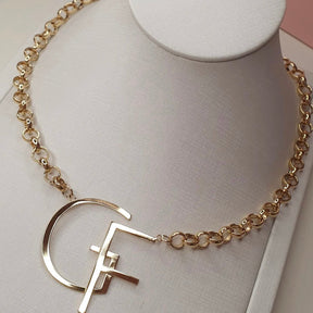 Colar Monograma com duas letras luxo personalizado.