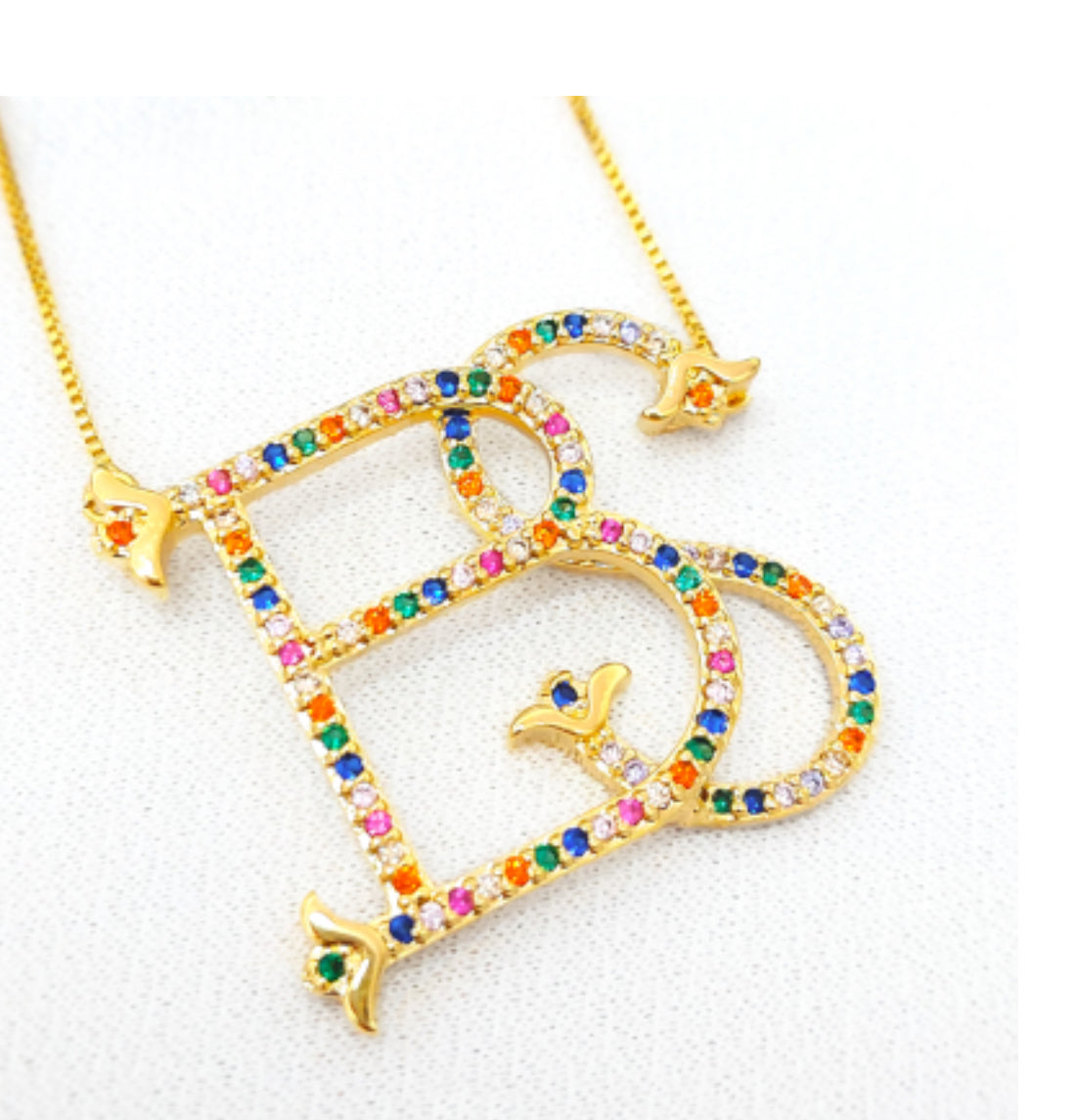 Colar  Monograma com duas letras em zircônias personalizado.