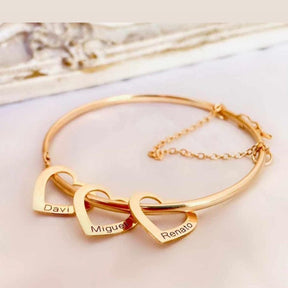 Bracelete Pingentes Corações  personalizado